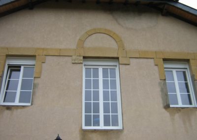 fenêtre PVC croisillons crémone traditionnelle 2