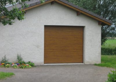 porte de garage sectionnelle décor chêne doré 1